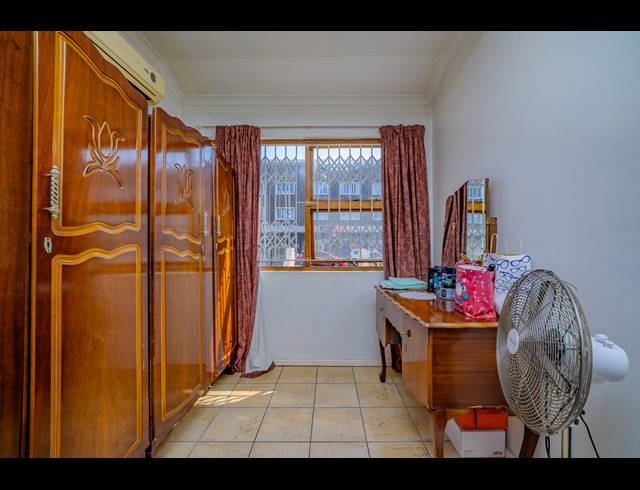 3 BEDROOM APARTMENT FOR SALE IN ESCOMBE